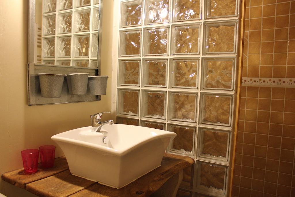 La Bicyclette Fleurie Bed & Breakfast Villemoirieu Bilik gambar
